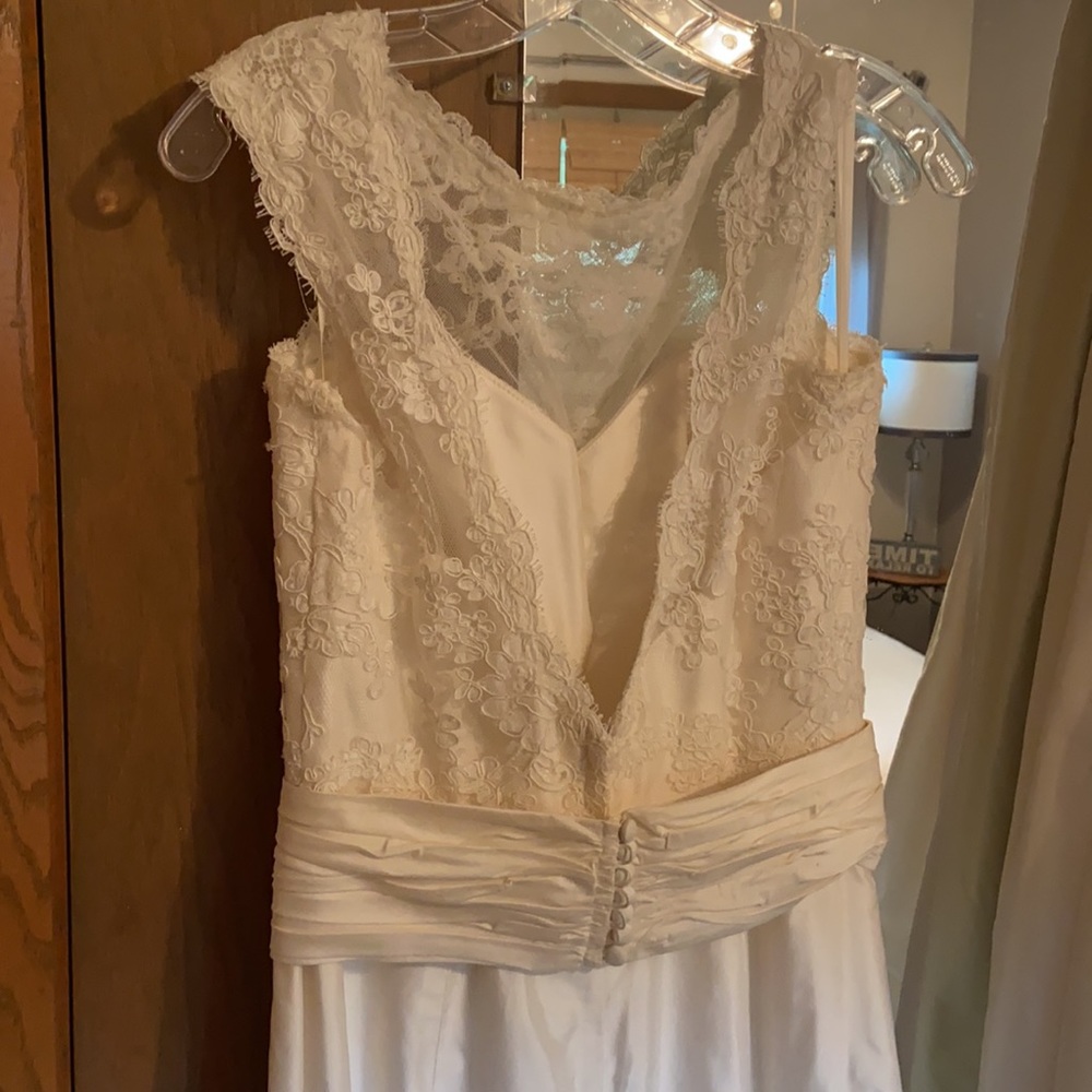 NEW-Bridal Wedding Gown. Size 6. Never worn. - Picture 4 of 12